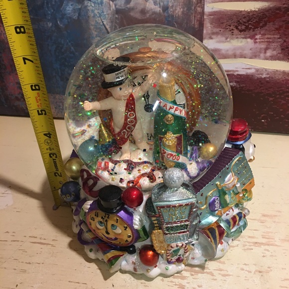Christopher Radko Musical Snow Globe - Picture 10 of 12